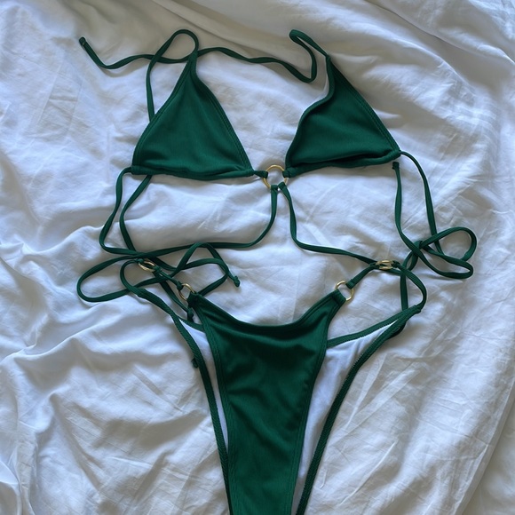 Green bikini - Picture 3 of 3